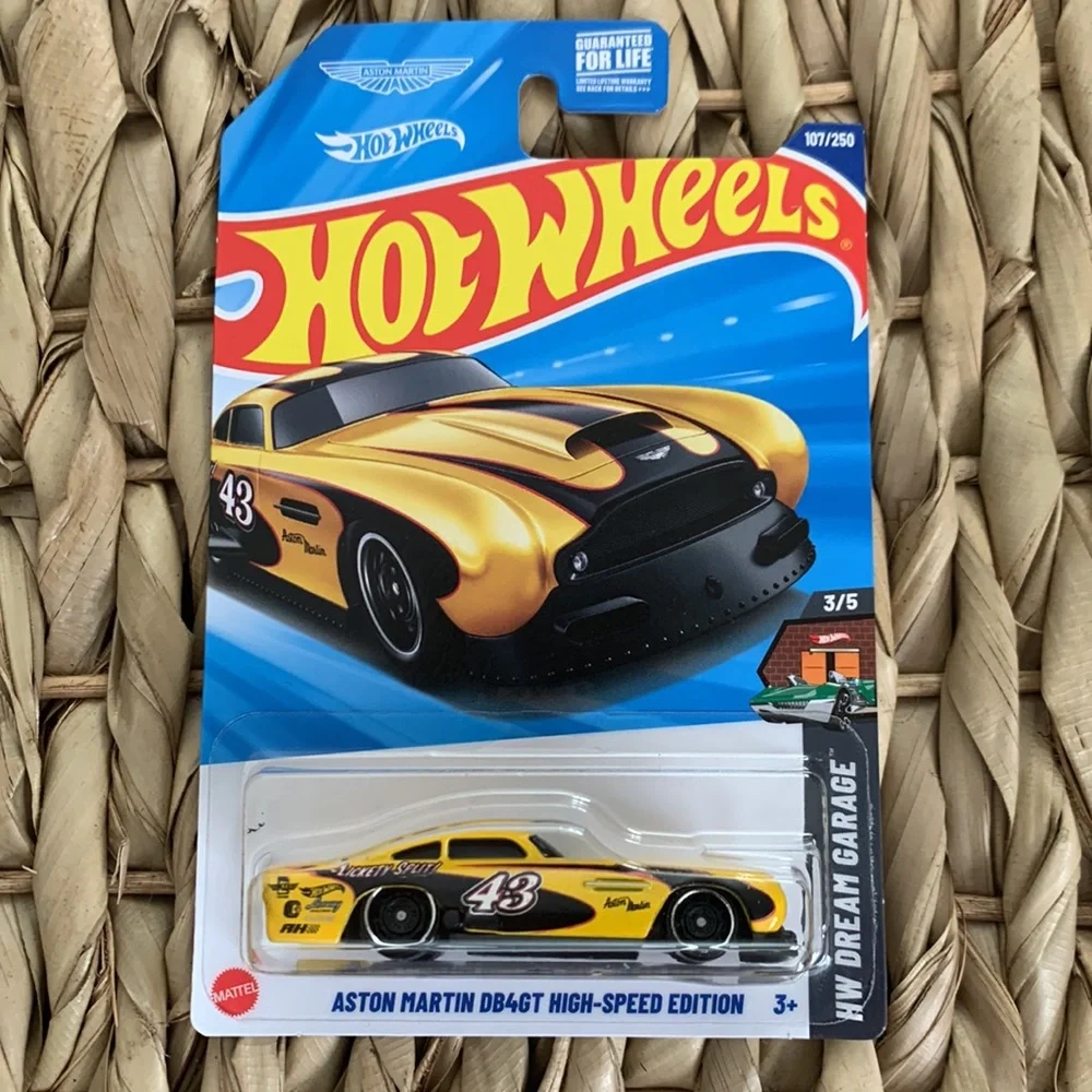 Aston Martin DB4GT High-Speed Racing Yellow Race Car Hot Wheels HotWheels New